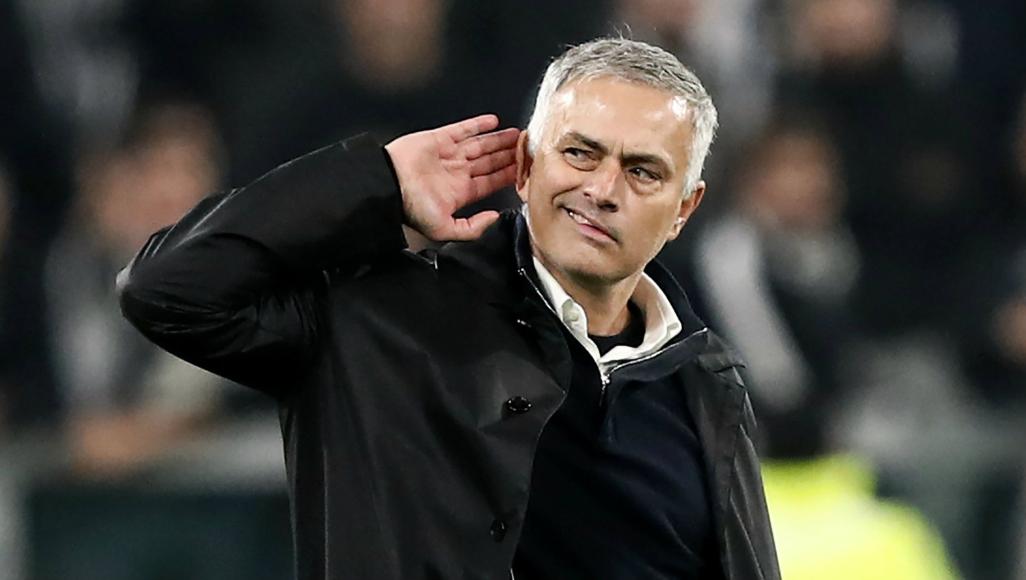 Jose Mourinho słucha
