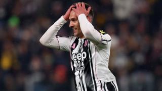 Arkadiusz Milik łapie się za głowe