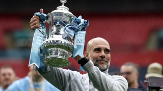 Guardiola z pucharem