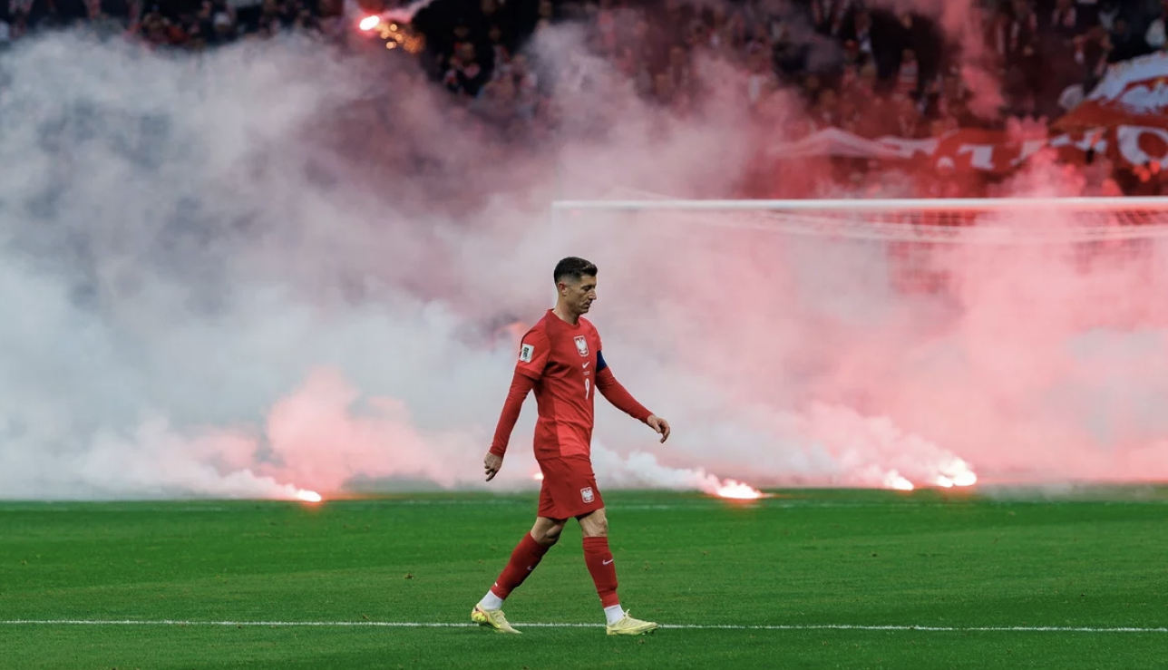 Lewandowski na tle rac